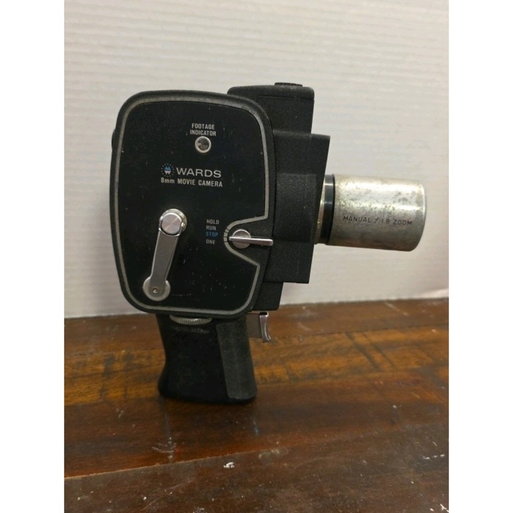 Vintage Wards Model 740 8mm Electric Eye Zoom Movie Camera w/handle Untested